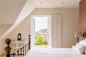 House | 5 bedrooms, Internet - Light-filled Family-friendly Beach House (Chichester)