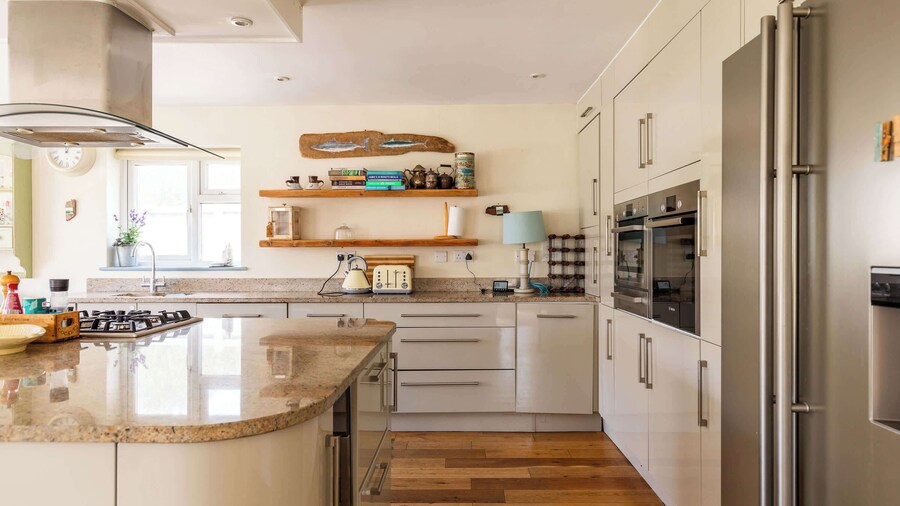 Light-filled Family-friendly Beach House