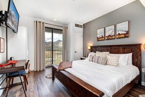 2 slaapkamers, een bureau, een strijkplank/strijkijzer, gratis wifi