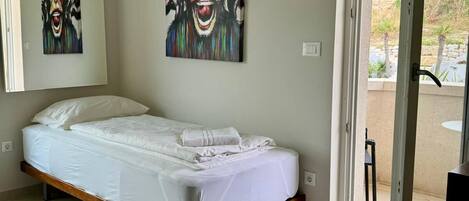 1 bedroom, WiFi, bed sheets