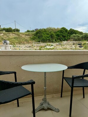 تناول الطعام بالخارج