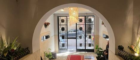 المنشأة من الداخل