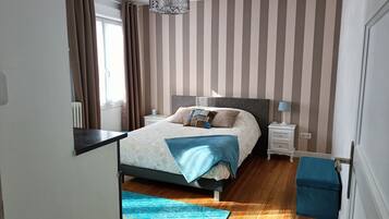1 bedroom, bed sheets