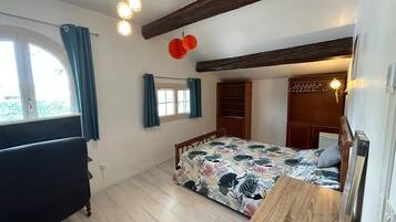 Family Villa | Iron/ironing board, free WiFi