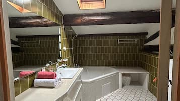 Family Villa | Bathroom