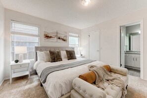 3 chambres, fer et planche à repasser, Wi-Fi, draps fournis