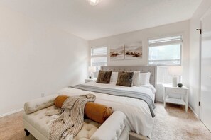 3 habitaciones, tabla de planchar con plancha, wifi y ropa de cama 