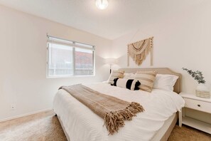 3 bedrooms, iron/ironing board, WiFi, bed sheets