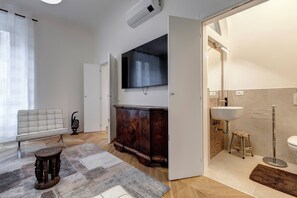 Apartment | Living area | 30-inch flat-screen TV with digital channels - San Gallo Apartment by Mamo Florence (Florence)