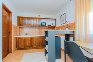 Basic Apartment, Garden View | Private kitchen | Microwave, oven, stovetop, coffee/tea maker