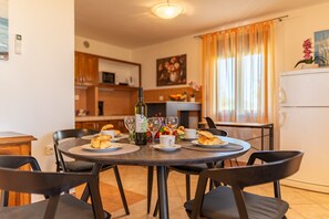 Basic Apartment, Garden View | In-room dining - Apartment Stancec (Privlaka)