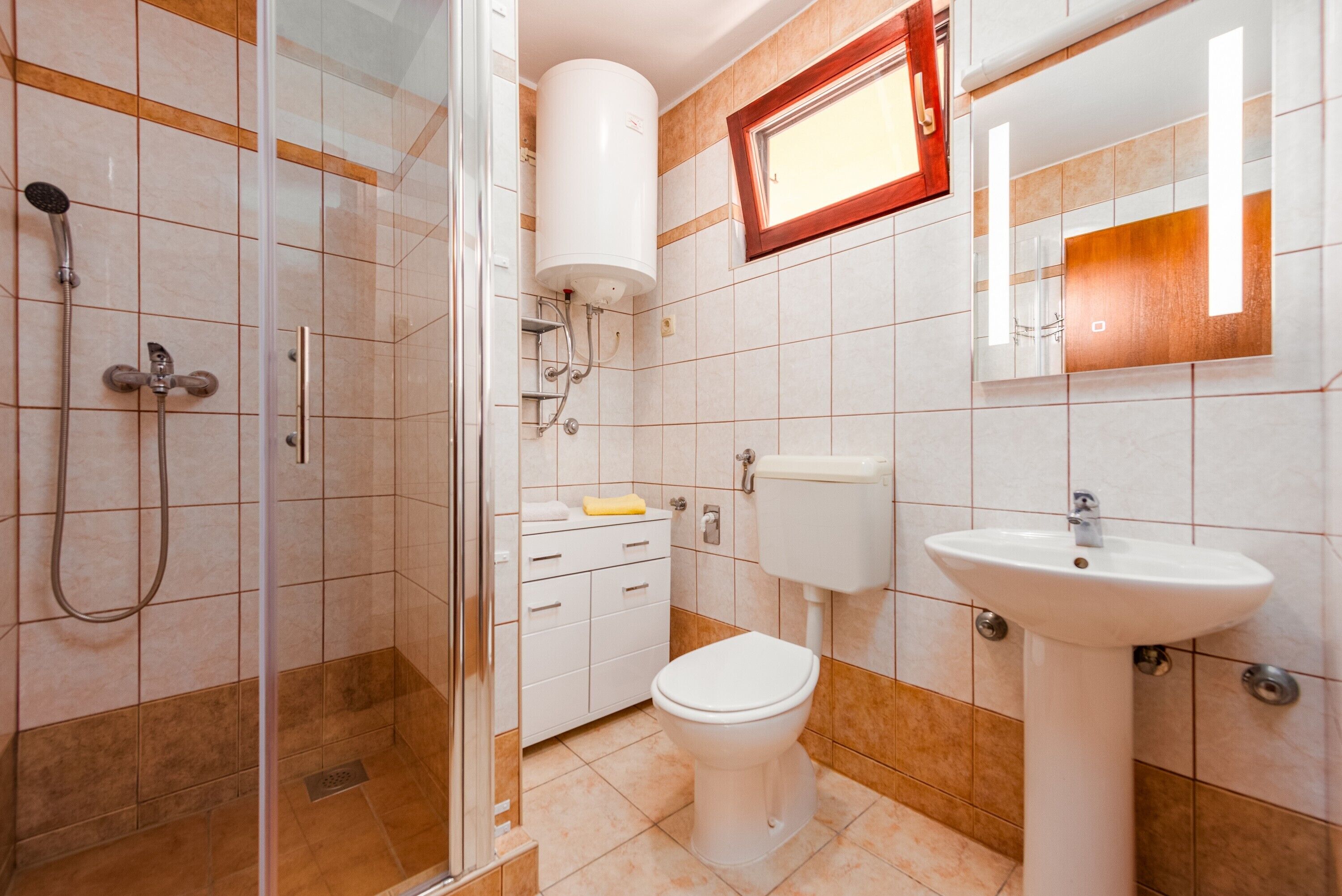 基础公寓, 花园景观 | 浴室 | 毛巾