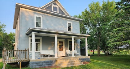 Spacious 5-bedroom country house in marvelous Summit with WiFi, AC