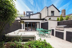 Outdoor dining - Beautiful and spacious home in South Circular Rd. (Dublin)
