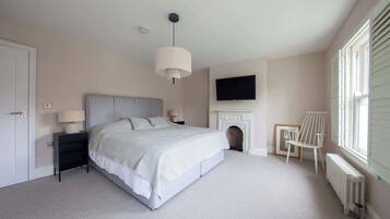 3 bedrooms, iron/ironing board, Internet, bed sheets