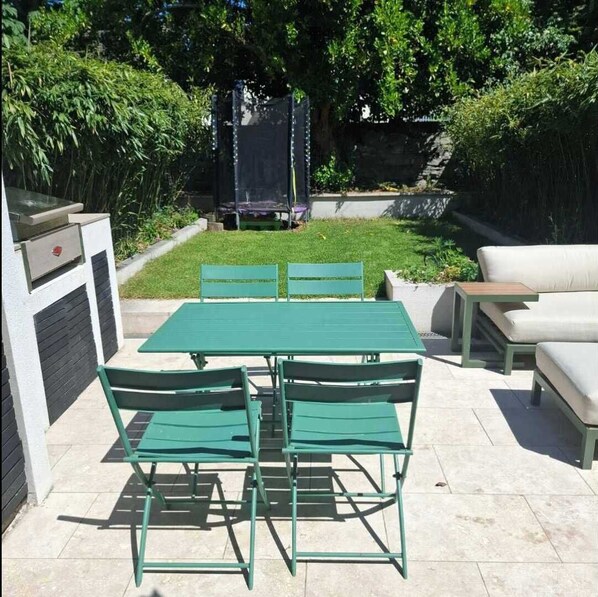 Unclassified image, 1 of 39, button