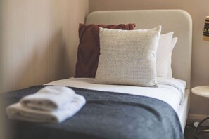 3 slaapkamers, een strijkplank/strijkijzer, internet, beddengoed
