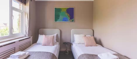 3 slaapkamers, een strijkplank/strijkijzer, internet, beddengoed