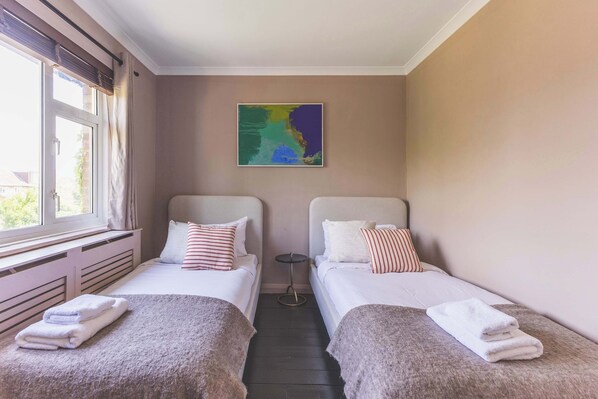 3 chambres, fer et planche Ă repasser, accĂšs Ă Internet, literie fournie