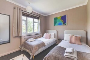 3 dormitorios, tabla de planchar con plancha, Internet y ropa de cama