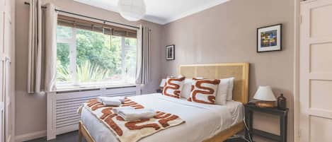 3 bedrooms, iron/ironing board, Internet, bed sheets