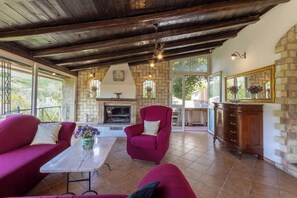 Smart TV de 21 pulgadas con canales por cable y chimenea 