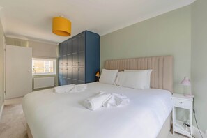 2 habitaciones, cuna de viaje, internet y ropa de cama 