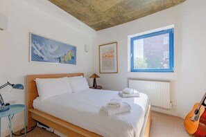 1 makuuhuone, silitysrauta/-lauta, internet, vuodevaatteet