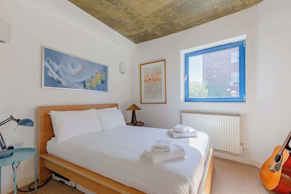 1 bedroom, iron/ironing board, internet, bed sheets