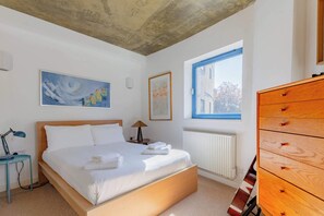 1 bedroom, iron/ironing board, internet, bed sheets