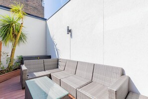 Property grounds - Snug 2BD Flat with Patio, Heart of North London (Greater London)
