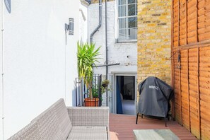 Terrace/patio - Snug 2BD Flat with Patio, Heart of North London (Greater London)