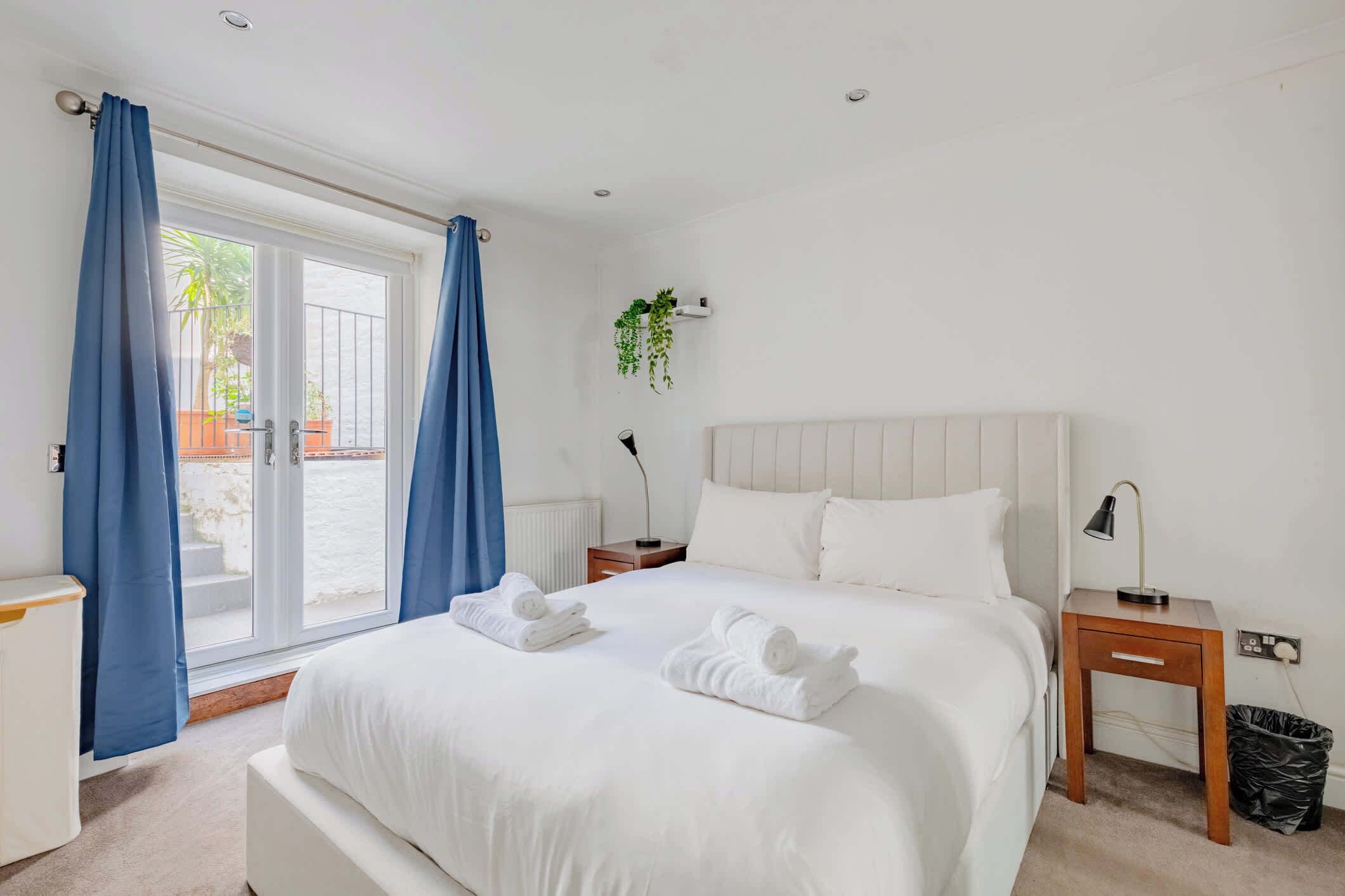 2 bedrooms, iron/ironing board, Internet, bed sheets