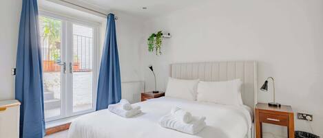 2 bedrooms, iron/ironing board, Internet, bed sheets