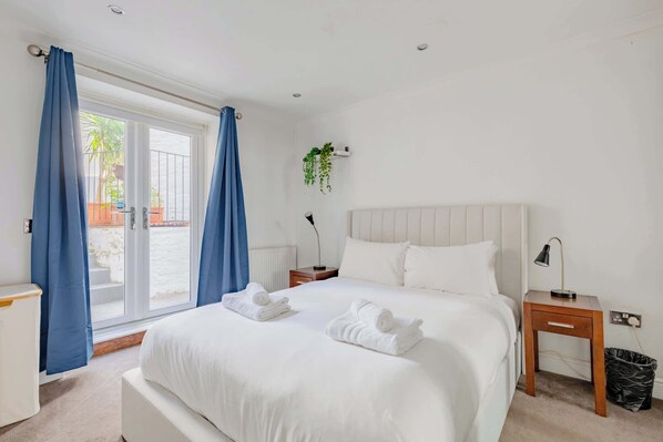 2 bedrooms, iron/ironing board, Internet, bed sheets