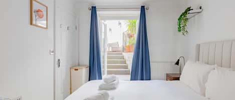 2 habitaciones, tabla de planchar con plancha, internet y ropa de cama