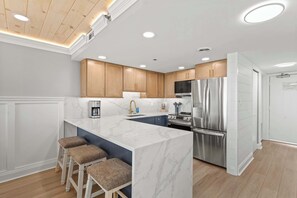 Fridge, oven, stovetop, dishwasher