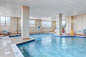 Una piscina cubierta