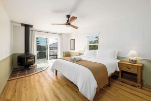 3 slaapkamers, een strijkplank/strijkijzer, wifi, beddengoed