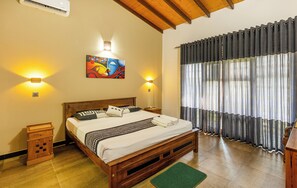 Minibar, sistema de insonorización, wifi gratis y ropa de cama 