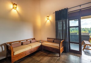 Deluxe-Doppelzimmer | Wohnbereich | Flachbildfernseher