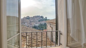 House, 3 Bedrooms | Balcony - The Arpino Suite - Vacation Rental by Owner (Arpino)