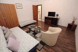 1 bedroom, iron/ironing board, free WiFi, bed sheets - Apartment Alba Adria for 2 to 4 persons. Dog friendly! (Poreč)