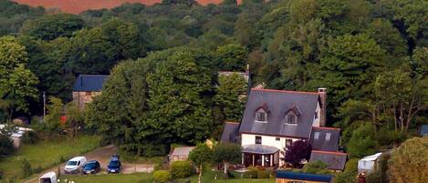 المنشأة من الخارج