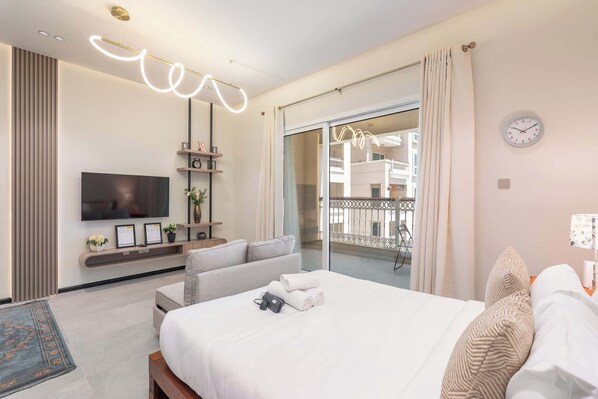 Desk, iron/ironing board, WiFi, bed sheets