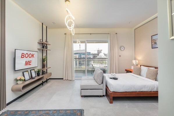 Skrivbord, strykjärn/strykbräda, wi-fi och sängkläder