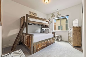 2 bedrooms, desk, iron/ironing board, WiFi