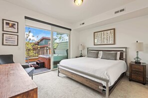 2 bedrooms, desk, iron/ironing board, WiFi