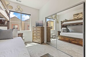 2 bedrooms, desk, iron/ironing board, WiFi