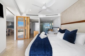 3 bedrooms, desk, WiFi, bed sheets